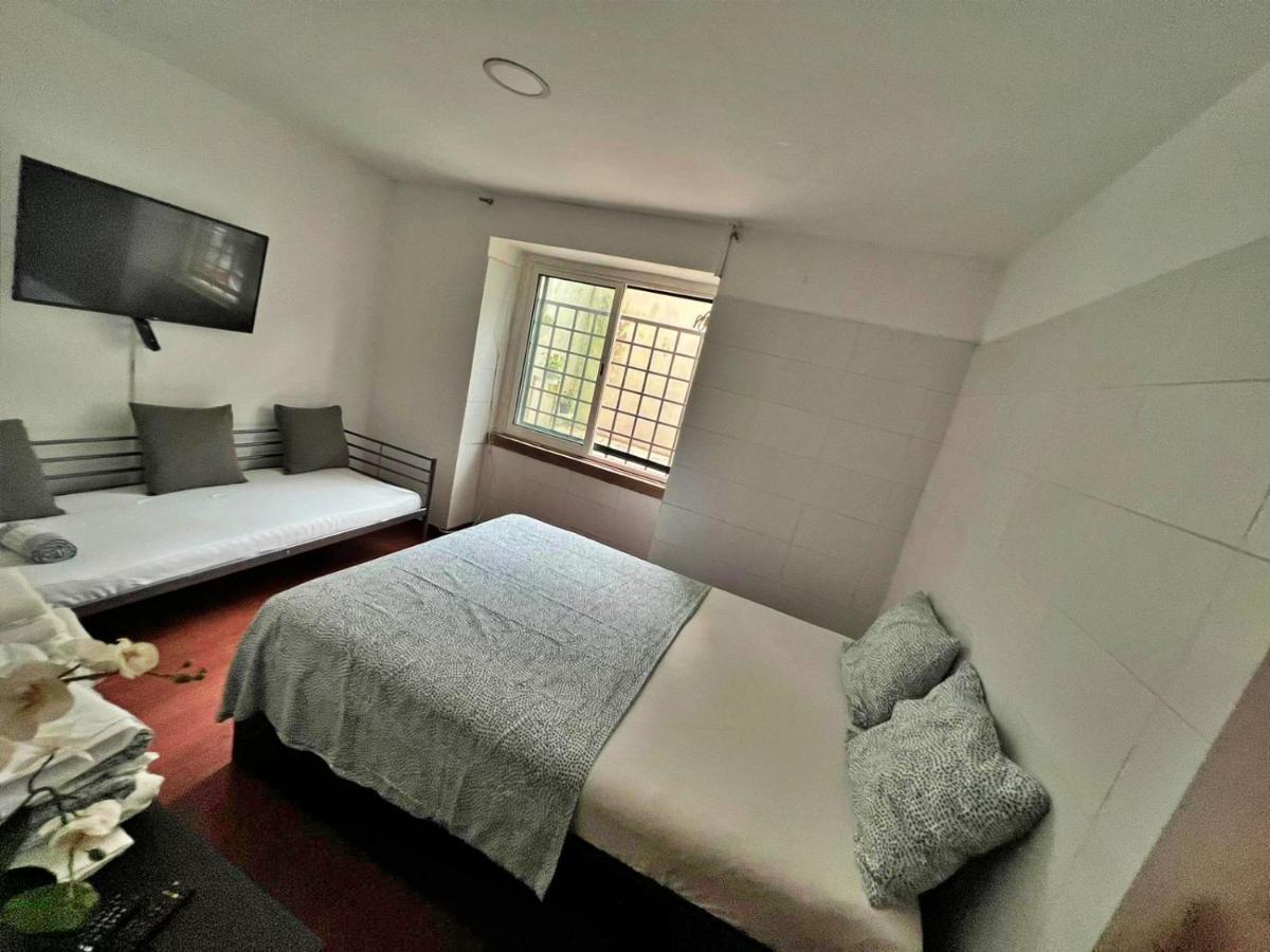 Room In Queluz 11 Minutes From Lisbon Luaran gambar