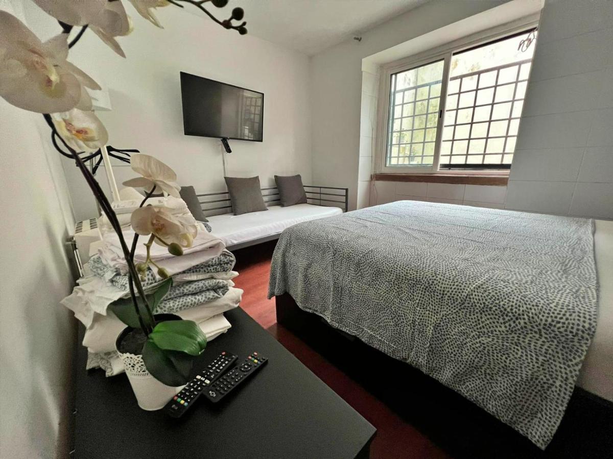 Room In Queluz 11 Minutes From Lisbon Luaran gambar